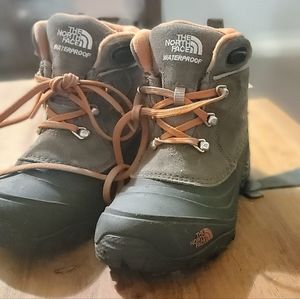 Boys Size 13 North Face Hiking aboots NWoB